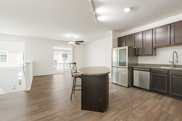 804 Four Seasons Boulevard 804, Aurora, IL 60504