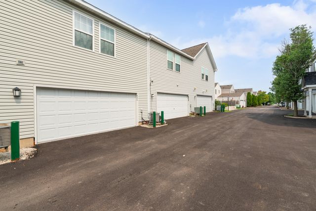 804 Four Seasons Boulevard 804, Aurora, IL 60504