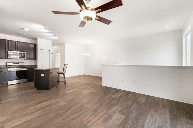804 Four Seasons Boulevard 804, Aurora, IL 60504