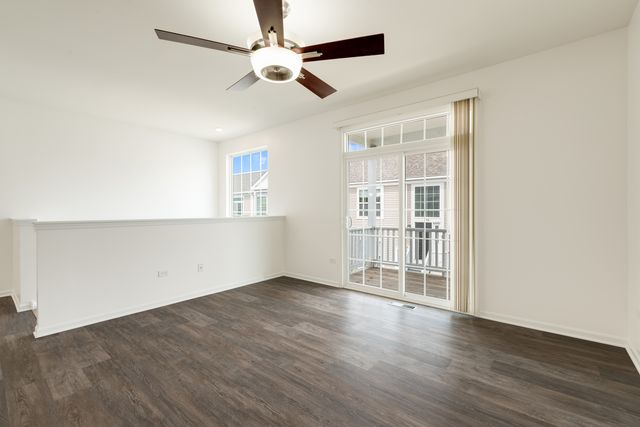 804 Four Seasons Boulevard 804, Aurora, IL 60504