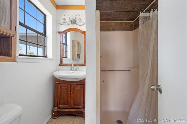 4271 Burnside, Davis, OK 73030