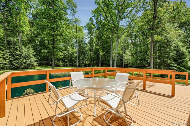 10100 Bridge Lake Road, Springfield Charter Township, MI 48348