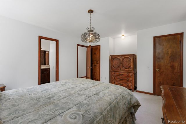 10100 Bridge Lake Road, Springfield Charter Township, MI 48348