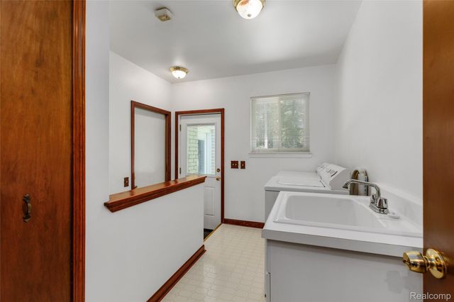 10100 Bridge Lake Road, Springfield Charter Township, MI 48348