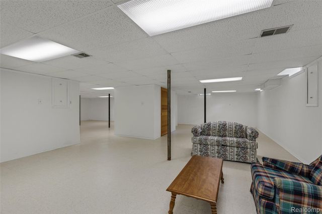 10100 Bridge Lake Road, Springfield Charter Township, MI 48348