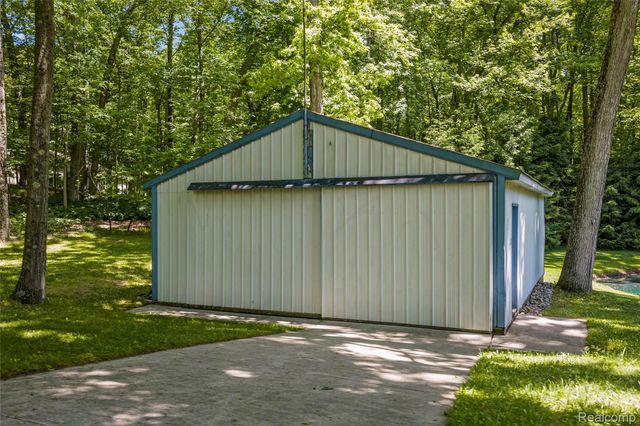 10100 Bridge Lake Road, Springfield Charter Township, MI 48348