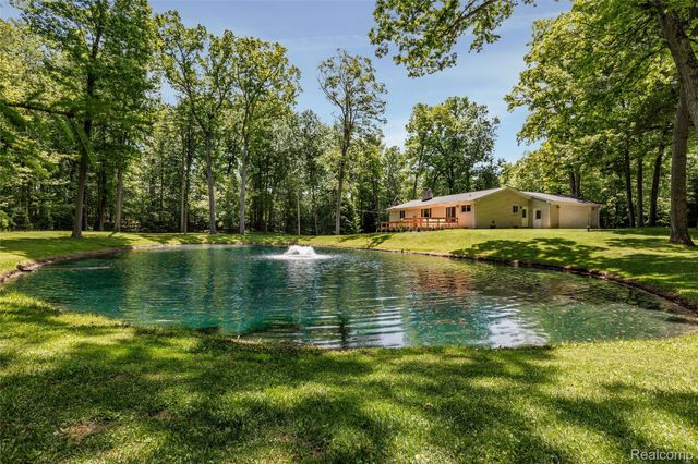 10100 Bridge Lake Road, Springfield Charter Township, MI 48348