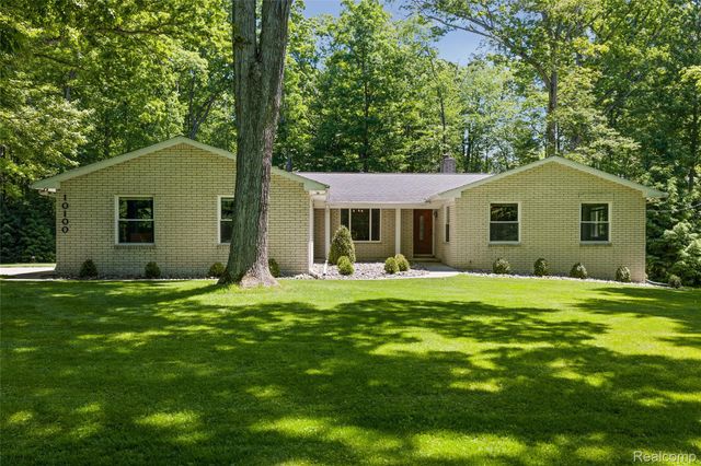 10100 Bridge Lake Road, Springfield Charter Township, MI 48348