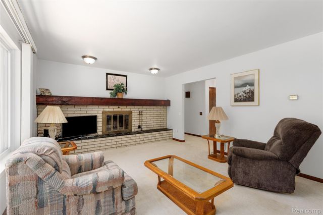 10100 Bridge Lake Road, Springfield Charter Township, MI 48348