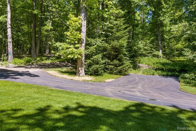 10100 Bridge Lake Road, Springfield Charter Township, MI 48348
