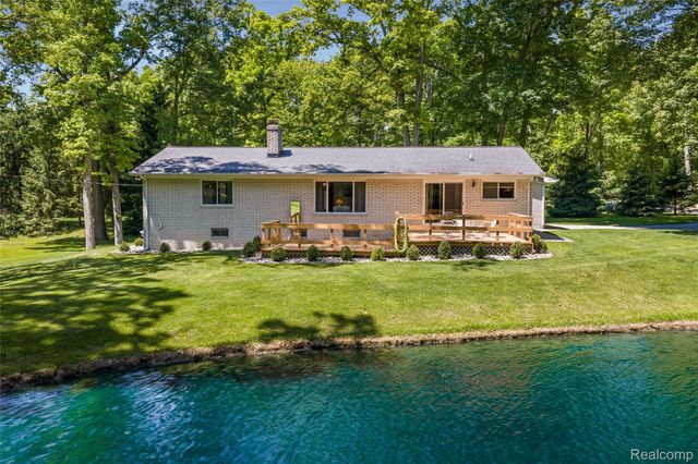 10100 Bridge Lake Road, Springfield Charter Township, MI 48348