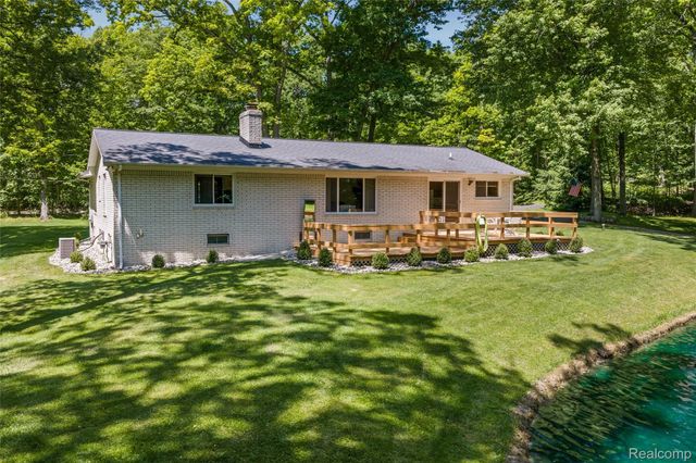 10100 Bridge Lake Road, Springfield Charter Township, MI 48348