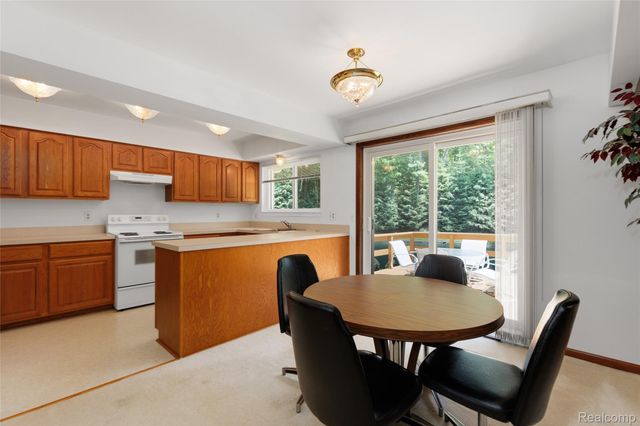 10100 Bridge Lake Road, Springfield Charter Township, MI 48348