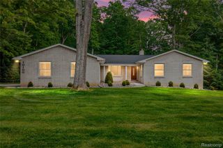 10100 Bridge Lake Road, Springfield Charter Township, MI 48348