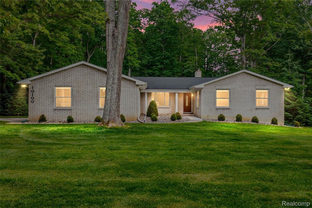 10100 Bridge Lake Road, Springfield Charter Township, MI 48348