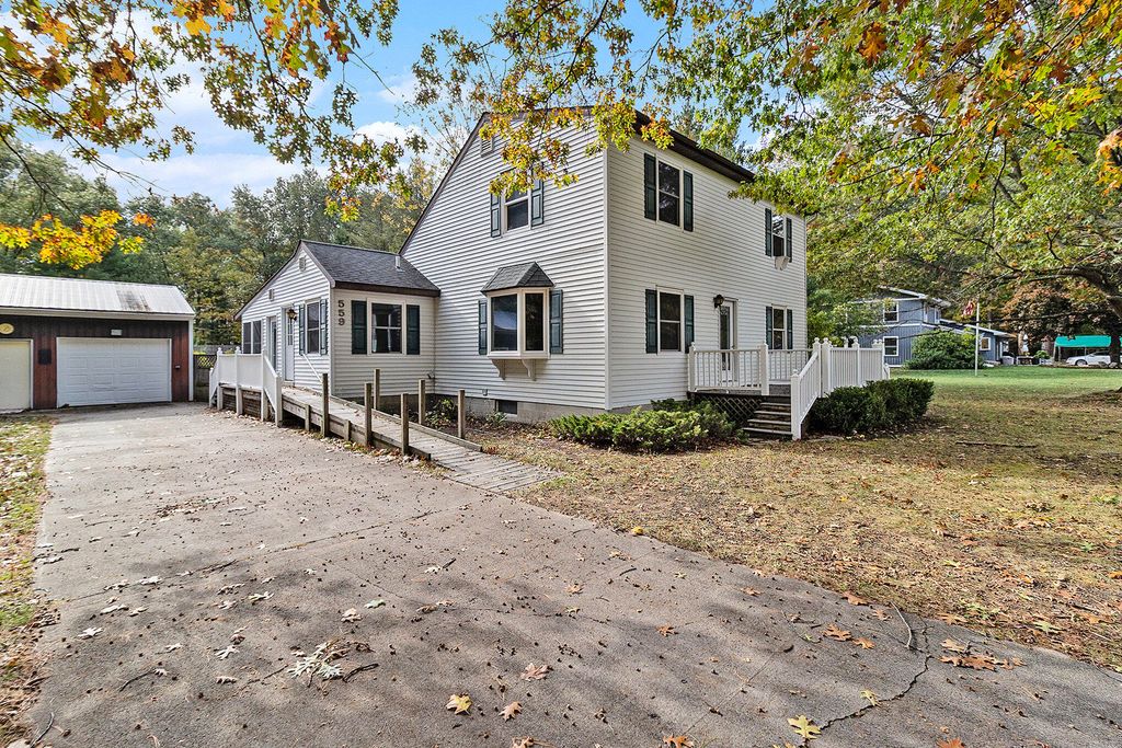 559 E Sands Street, Pentwater Vlg, MI 49449