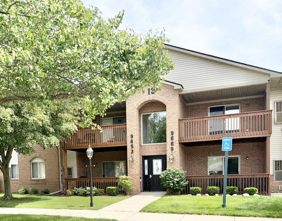 9669 Wildflower Court 8, Van Buren Twp, MI 48111