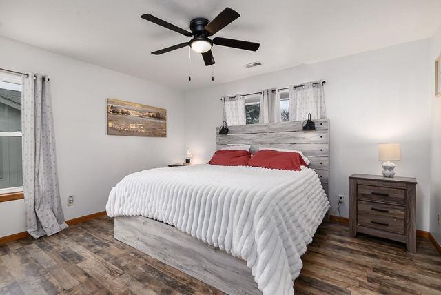 490 E 12th Street, Tonganoxie, KS 66086