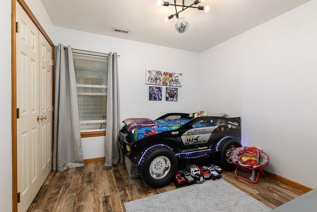 490 E 12th Street, Tonganoxie, KS 66086