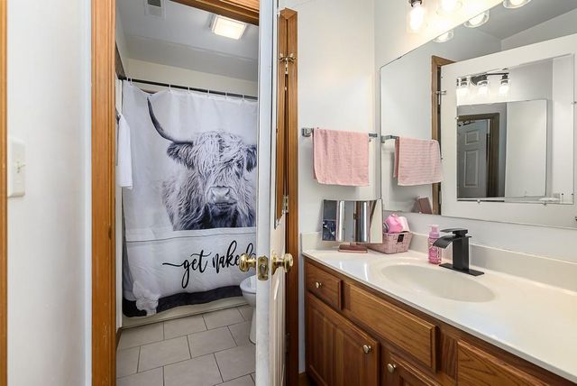 490 E 12th Street, Tonganoxie, KS 66086