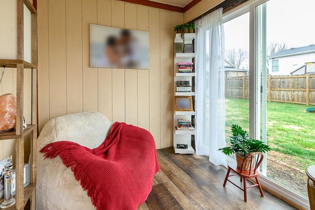 490 E 12th Street, Tonganoxie, KS 66086