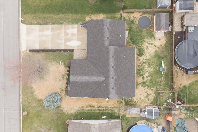 490 E 12th Street, Tonganoxie, KS 66086