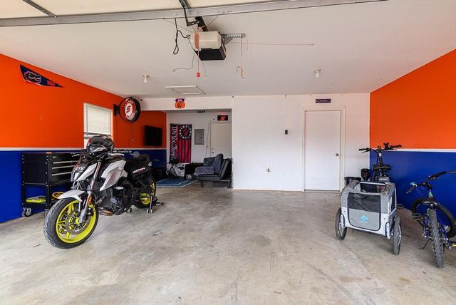 490 E 12th Street, Tonganoxie, KS 66086