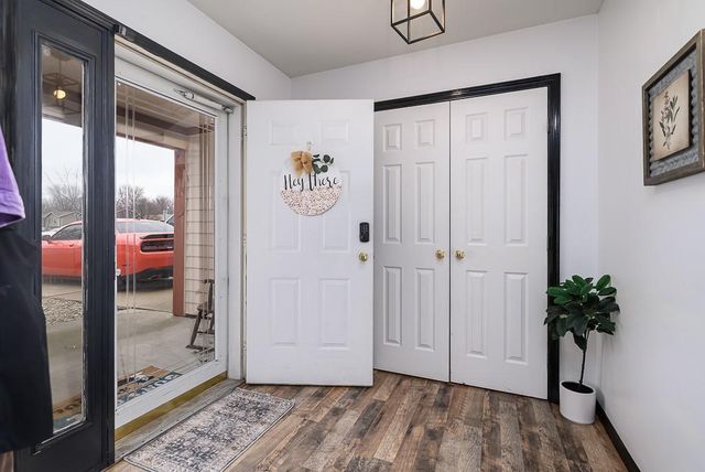 490 E 12th Street, Tonganoxie, KS 66086