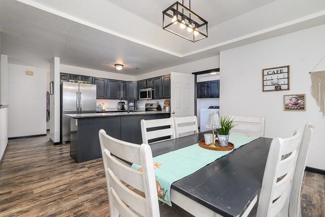 490 E 12th Street, Tonganoxie, KS 66086