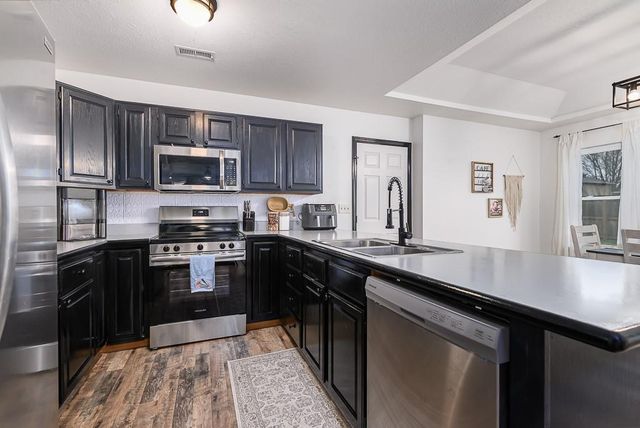 490 E 12th Street, Tonganoxie, KS 66086