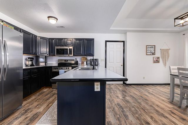 490 E 12th Street, Tonganoxie, KS 66086