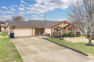 490 E 12th Street, Tonganoxie, KS 66086