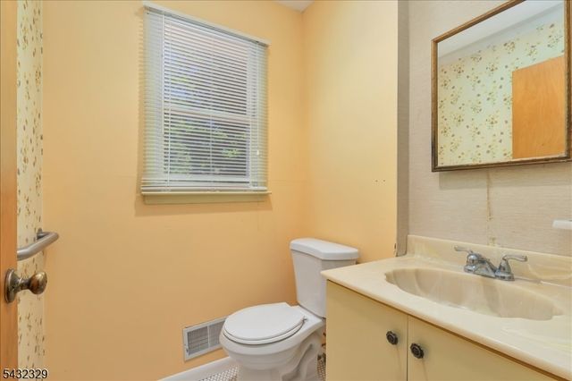 8 Branko Rd, Berkeley Heights Twp., NJ 07922