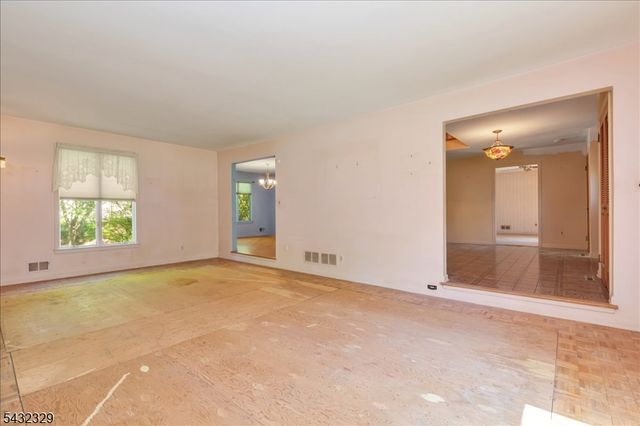 8 Branko Rd, Berkeley Heights Twp., NJ 07922