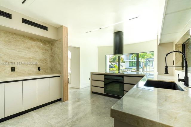 7850 Hawthorne Ave, Miami Beach, FL 33141