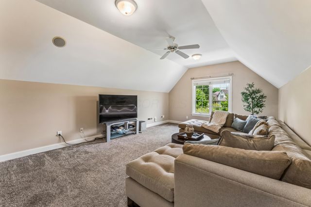 8914 Tartan Fields Drive, Dublin, OH 43017