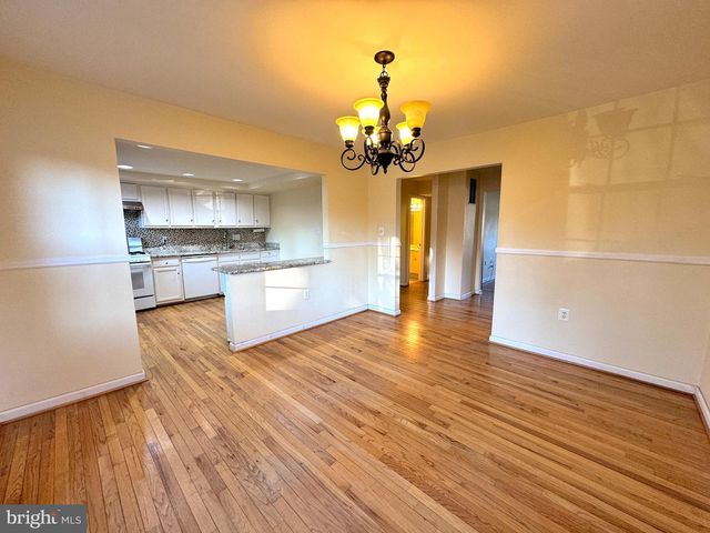 1008 MOOREFIELD CREEK RD SW, Vienna, VA 22180