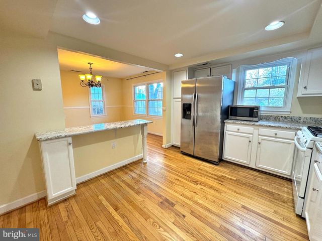 1008 MOOREFIELD CREEK RD SW, Vienna, VA 22180