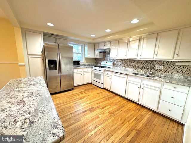 1008 MOOREFIELD CREEK RD SW, Vienna, VA 22180