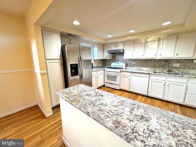 1008 MOOREFIELD CREEK RD SW, Vienna, VA 22180