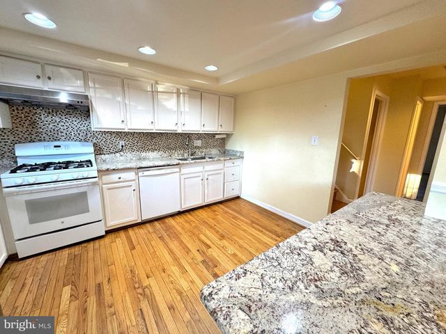 1008 MOOREFIELD CREEK RD SW, Vienna, VA 22180