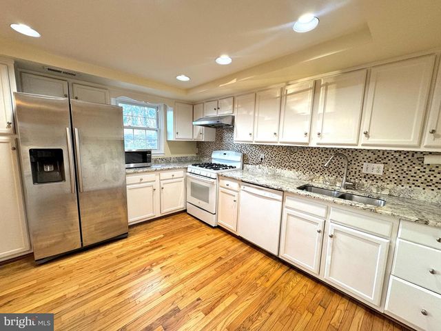 1008 MOOREFIELD CREEK RD SW, Vienna, VA 22180