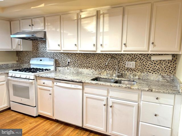 1008 MOOREFIELD CREEK RD SW, Vienna, VA 22180