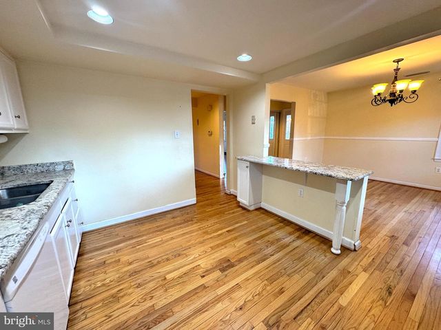 1008 MOOREFIELD CREEK RD SW, Vienna, VA 22180