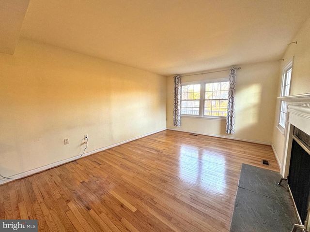 1008 MOOREFIELD CREEK RD SW, Vienna, VA 22180