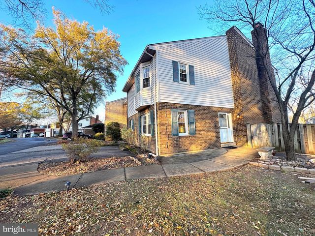 1008 MOOREFIELD CREEK RD SW, Vienna, VA 22180