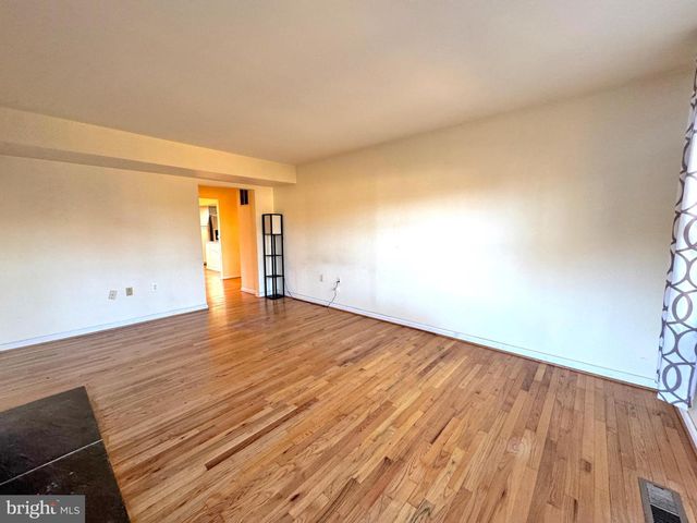 1008 MOOREFIELD CREEK RD SW, Vienna, VA 22180