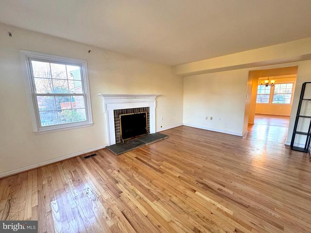 1008 MOOREFIELD CREEK RD SW, Vienna, VA 22180