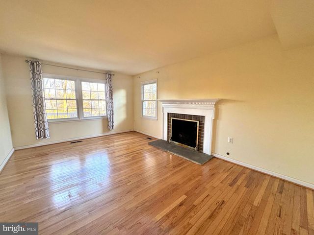 1008 MOOREFIELD CREEK RD SW, Vienna, VA 22180