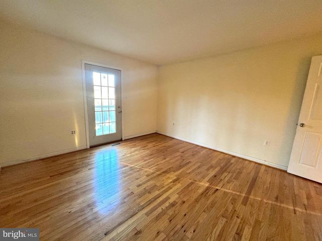 1008 MOOREFIELD CREEK RD SW, Vienna, VA 22180